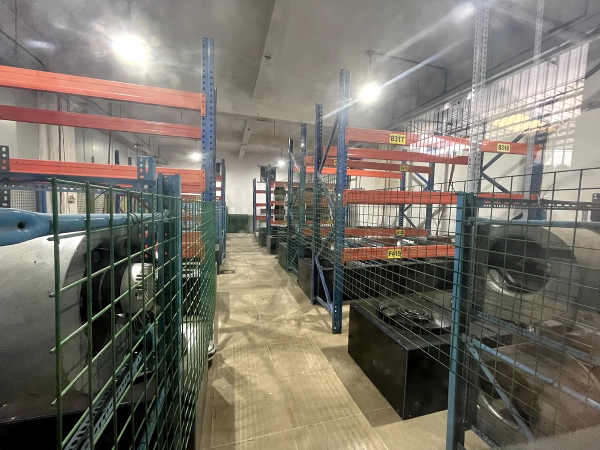 朗伟成品仓储与发货区