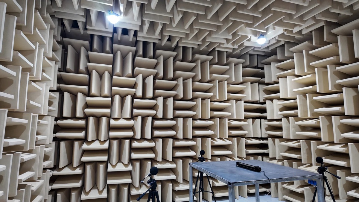 朗伟半消声室，风机噪声测试现场