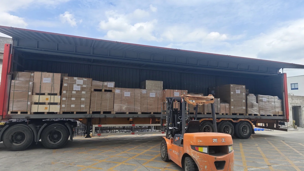 朗伟成品仓储与发货区