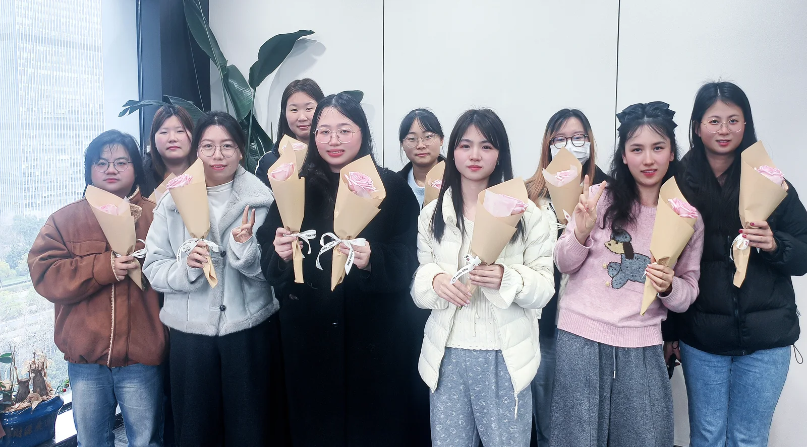 LONGWELL 女员工妇女节活动合影