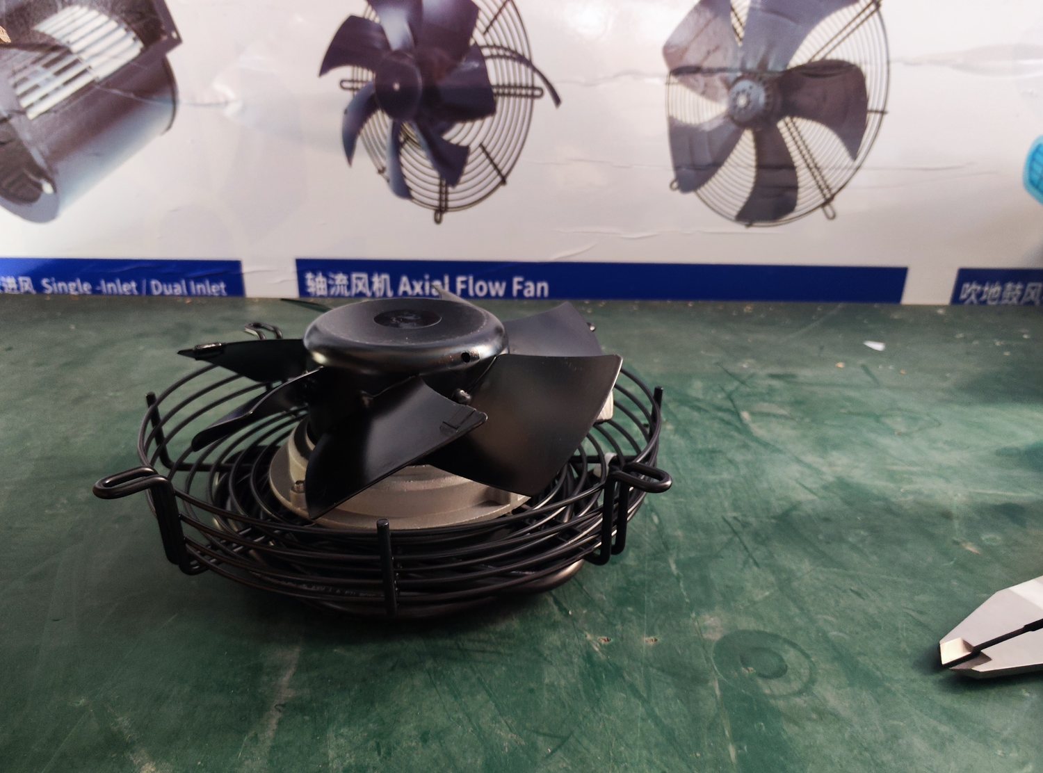 试验台上的朗伟轴流风机样品